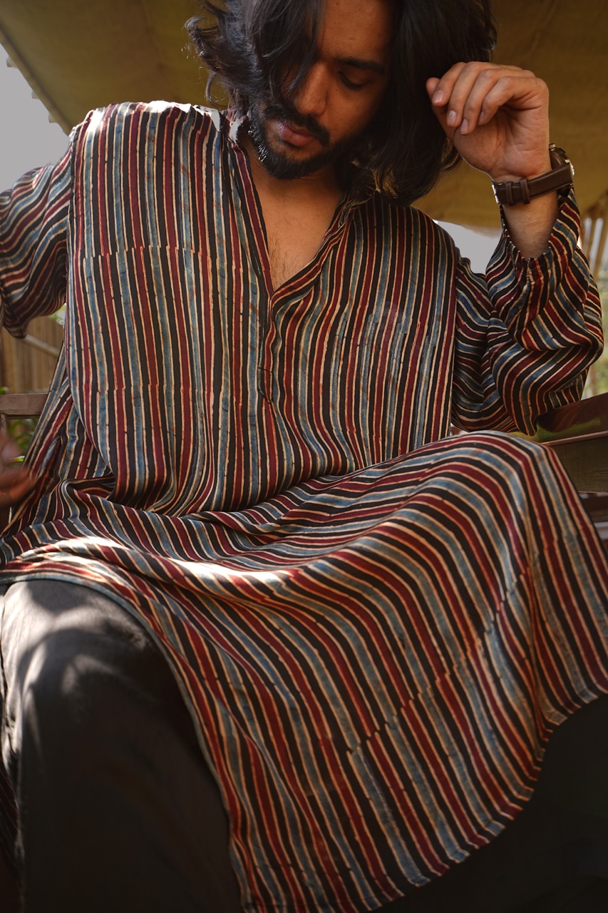 Taha Black Striped Unisex Silk Kurta